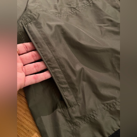 Nike Men’s Zip Up Vest Olive Green - Picture 3 of 9